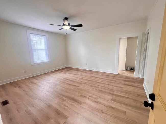 Building Photo - 810 Stonehenge Ave