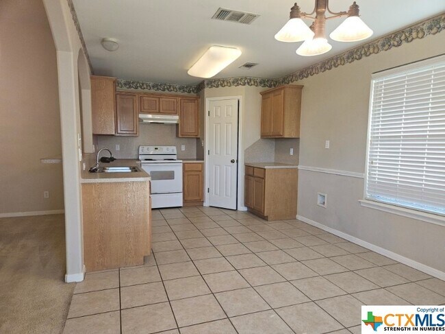 Building Photo - 122 Riata-