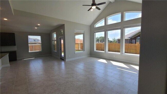 Building Photo - 2116 Palmera Ridge Blvd