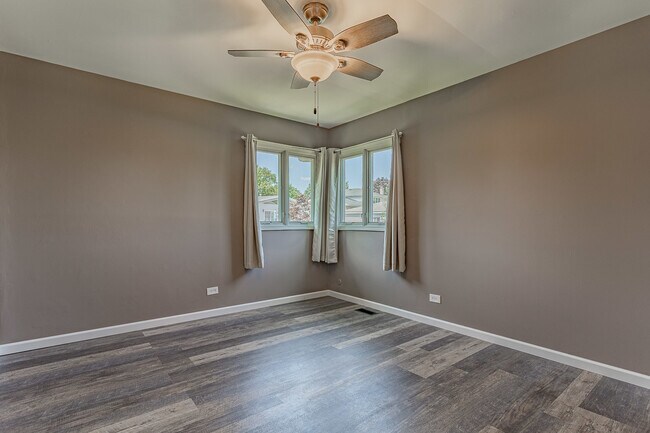 Building Photo - 620 Lamorak Dr
