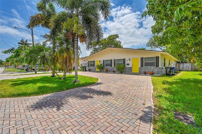 Building Photo - 810 SW 12th Pl