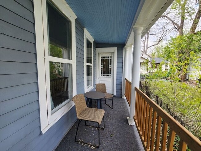 Building Photo - 1 Bed 1 Bath right in Old Colorado City