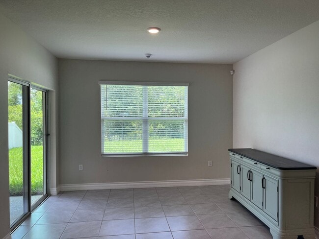 Building Photo - 3031 Staten Dr
