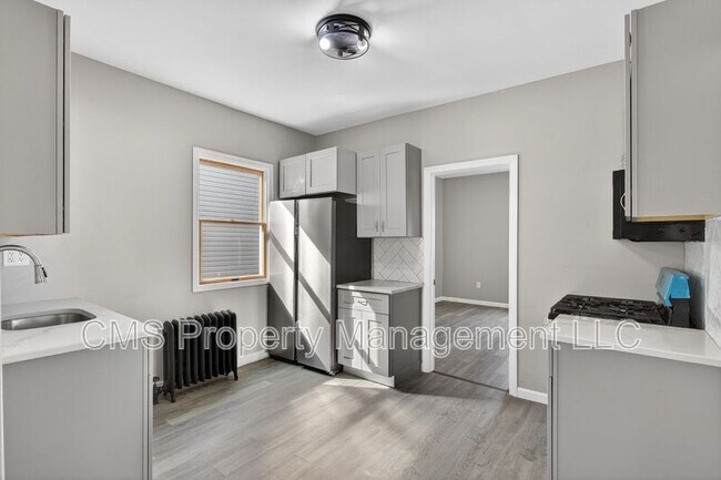 Building Photo - 378 Grand St