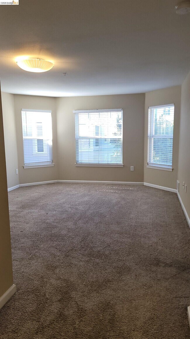 Building Photo - 555 10th St