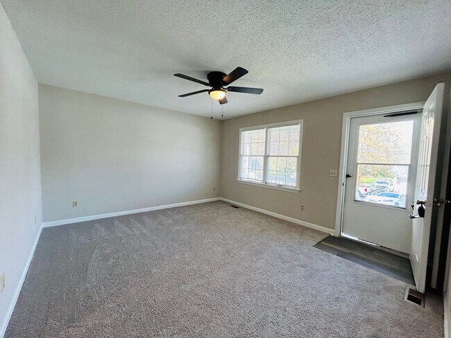 Building Photo - 404 A Poplar St