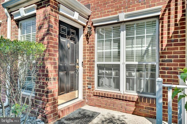 Building Photo - 307 Bollen Ct