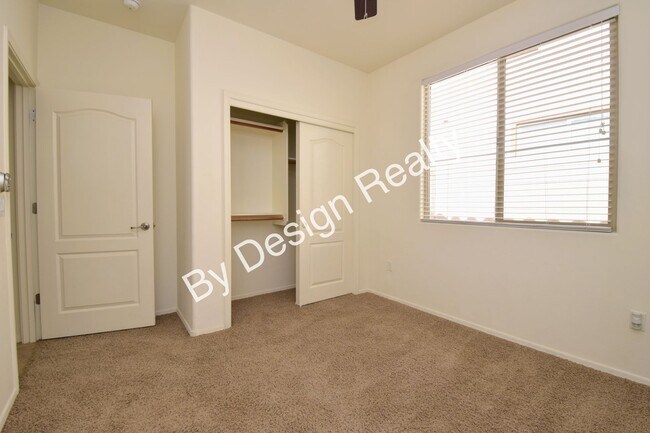 Building Photo - Immaculate Willow Ridge 4 Bedroom 2 Bath