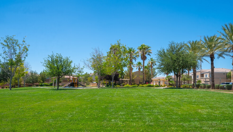 Building Photo - 6321 Blowing Sky St