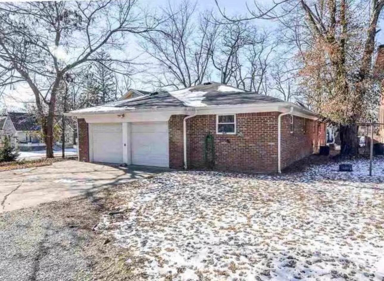 Building Photo - 731 S Woodlawn Ave