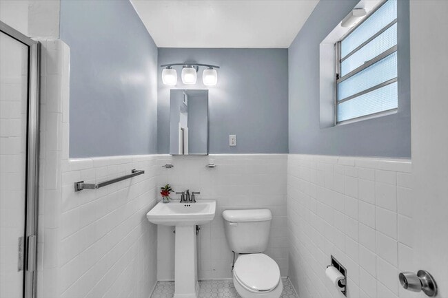 Building Photo - 317 Kensington Dr