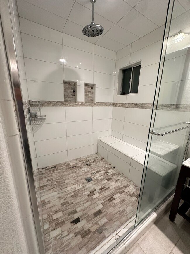 Building Photo - 5701 W Country Ave