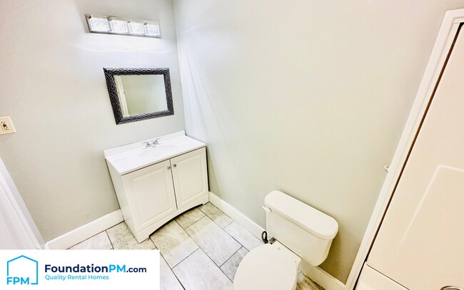 Building Photo - 888 Looney Ave