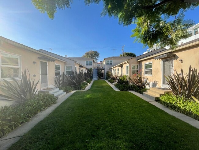 Building Photo - 825-829 Grant St