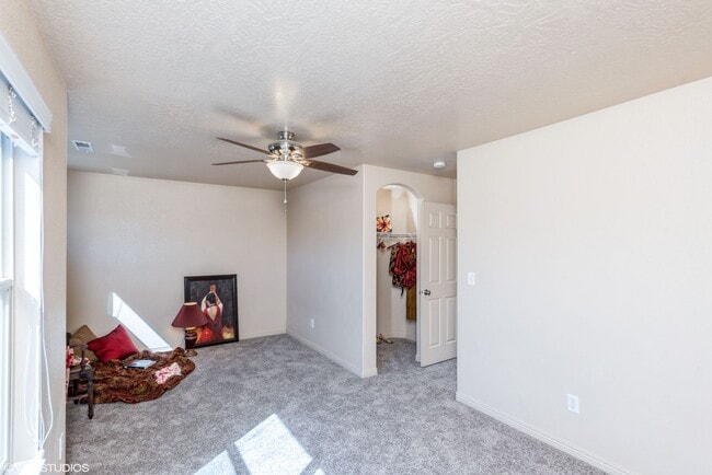 Building Photo - 3 Bedroom Townhome with Private Patio