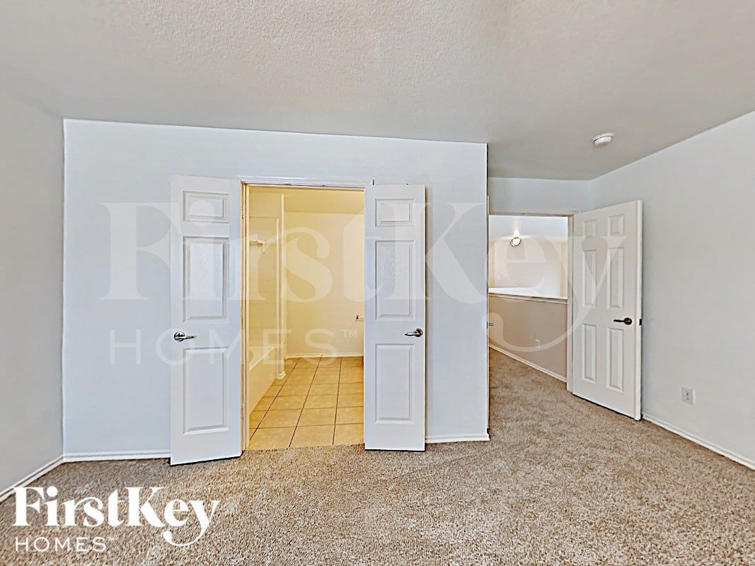 Building Photo - 9117 Waterman Dr