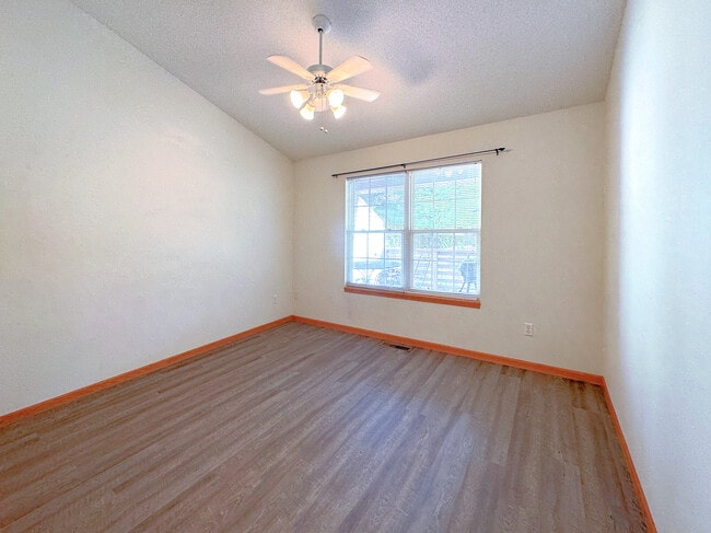 Master Bedroom - 2302 Catskill Ct