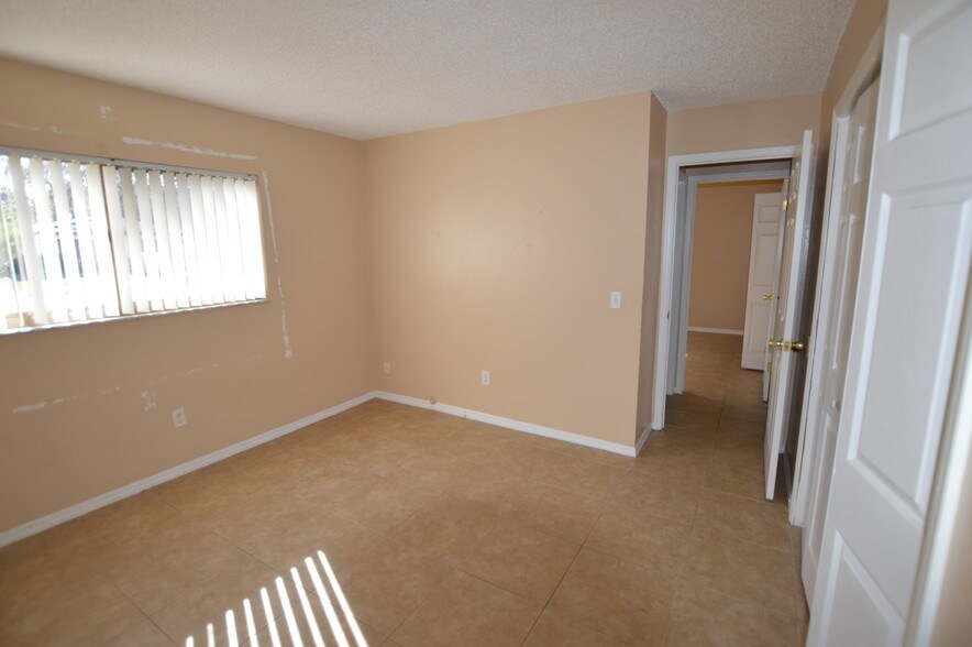 Building Photo - 7947 Pinehurst Dr