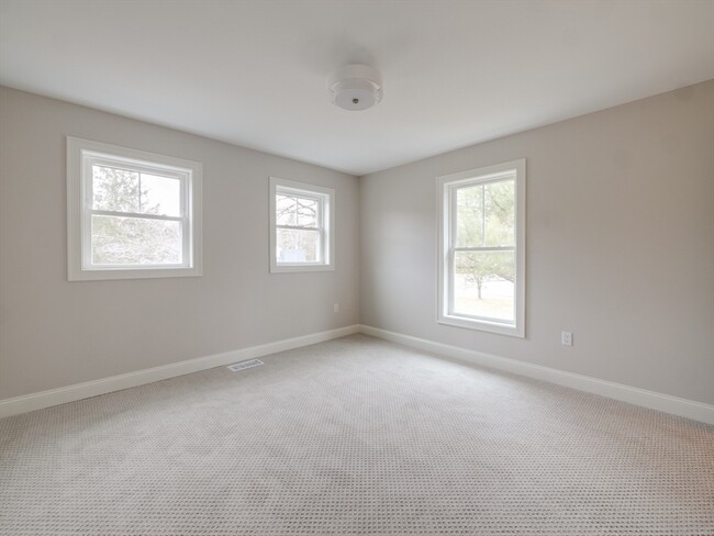 Building Photo - 5 Barracks Rd