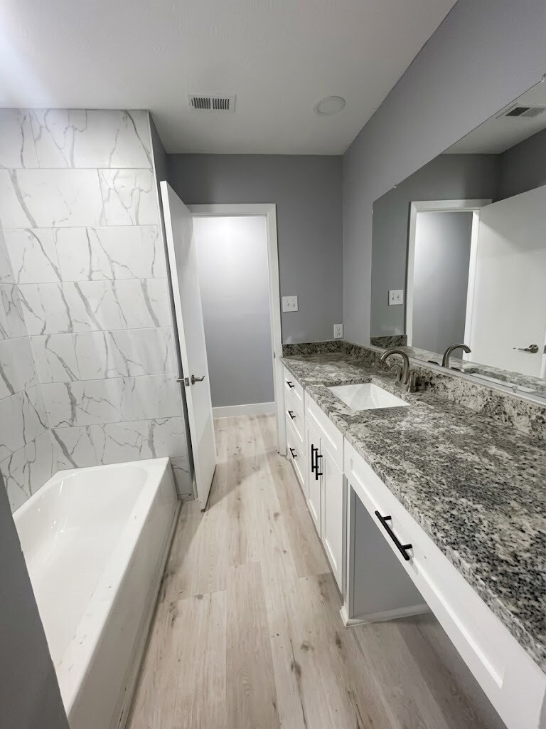 Building Photo - 671 Springhill Dr