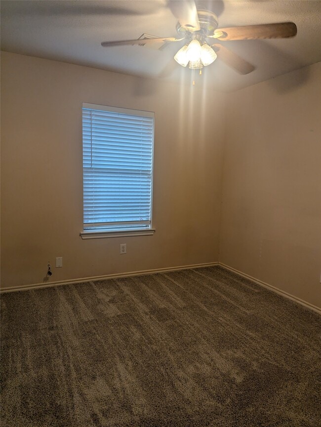 Building Photo - 21127 Woodland Green Dr