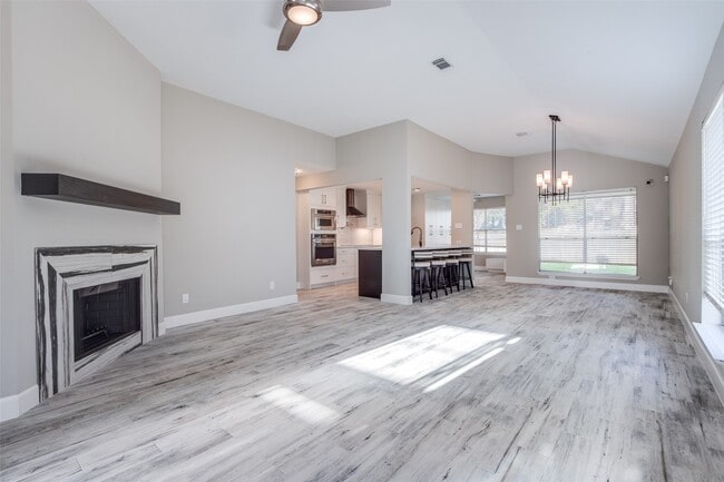 Building Photo - 3331 Hemingway Dr