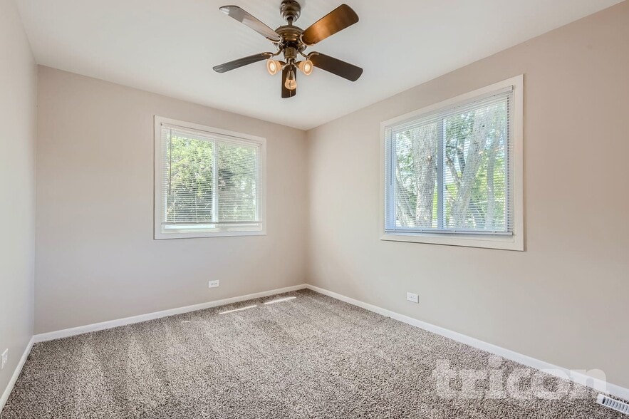 Building Photo - 612 W James St