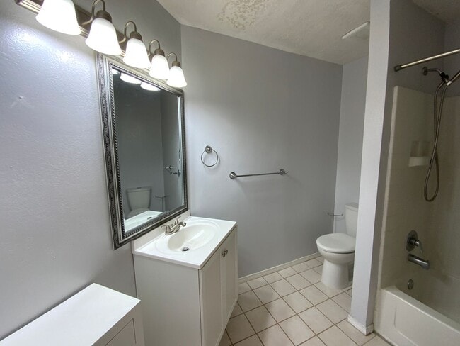 Building Photo - 4 Bedroom Single Story Home Available Near McMahon Blvd NW & Unser Blvd NW!