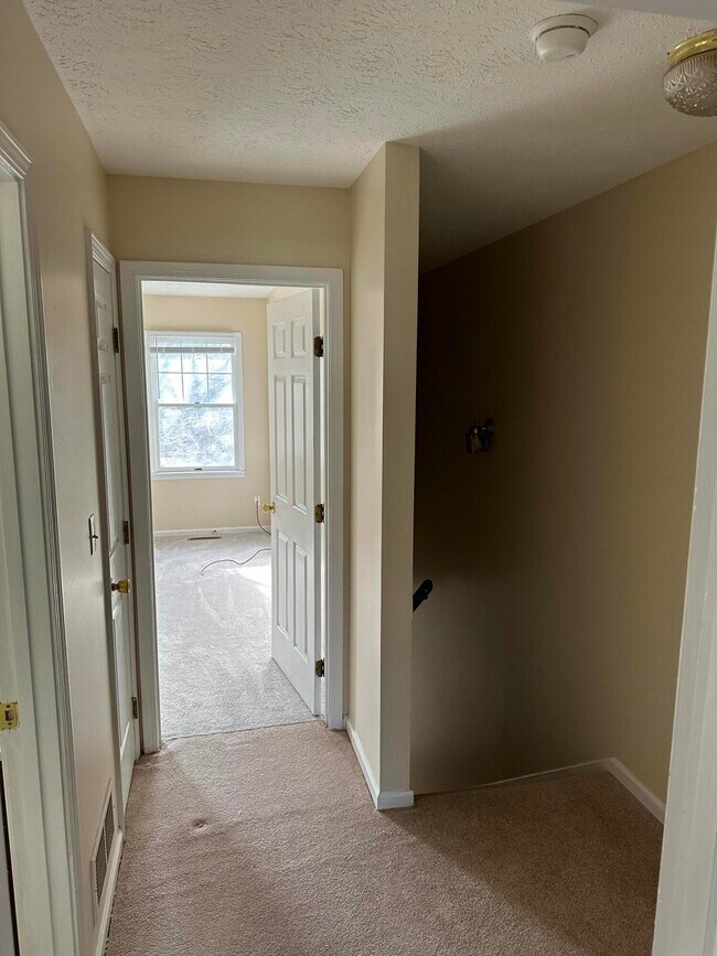 Building Photo - 165 Landings Dr