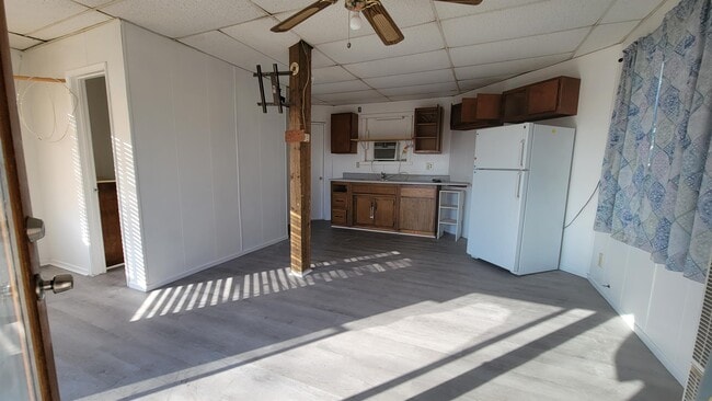 Building Photo - 805 Apple St