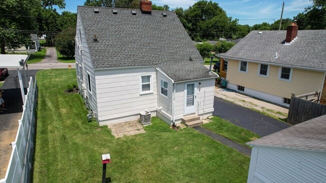 Building Photo - Newly Renovated 2 Bed/1 Bath Home in Camp Taylor