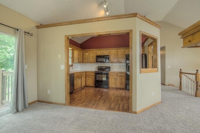 Building Photo - 612 NE Topaz Dr