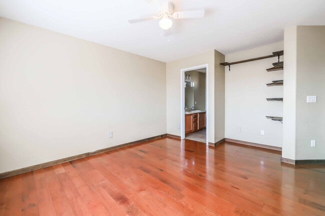 Building Photo - 3 BEDROOM HOME!