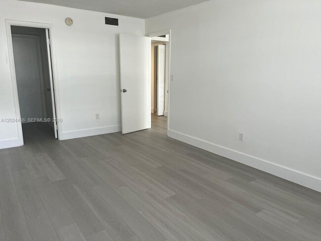 Building Photo - 484 NW 165th St
