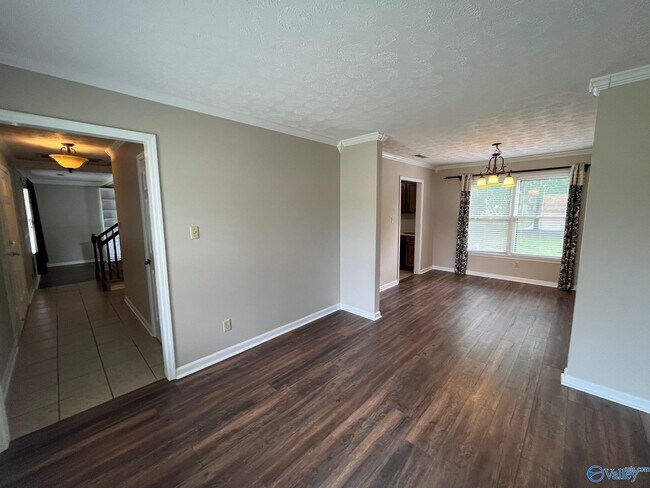 Building Photo - 2006 Lancaster Ave SW