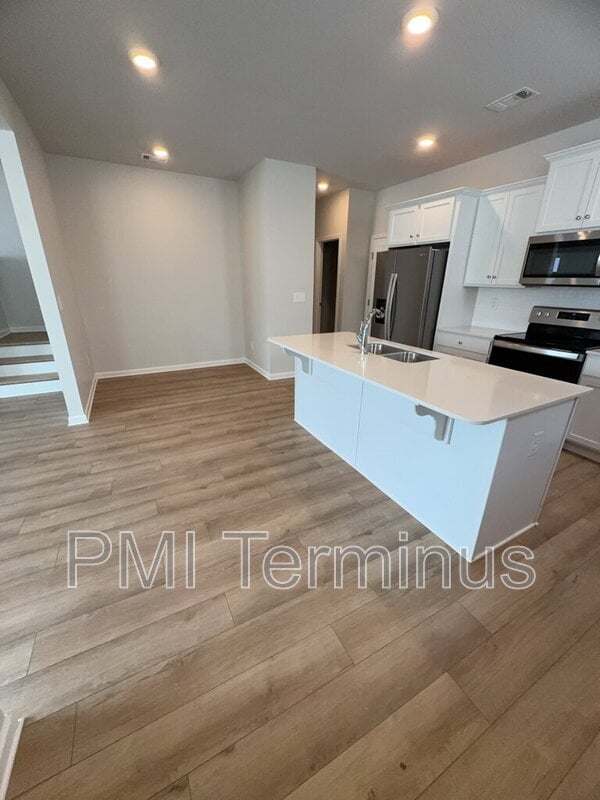 Building Photo - 4637 Blake Lp