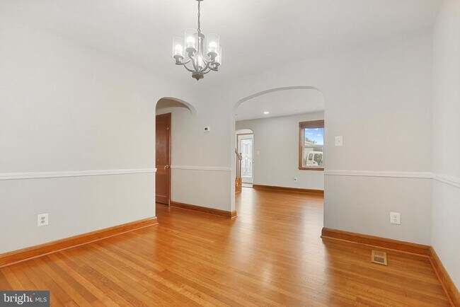 Building Photo - 7604 Queen Anne Dr