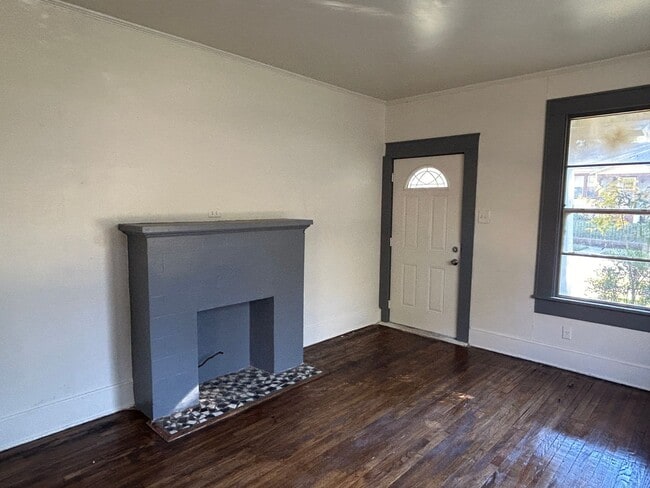 Building Photo - 3022 Lillian St