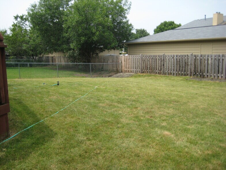 Building Photo - 1667 Hinterlong Ln
