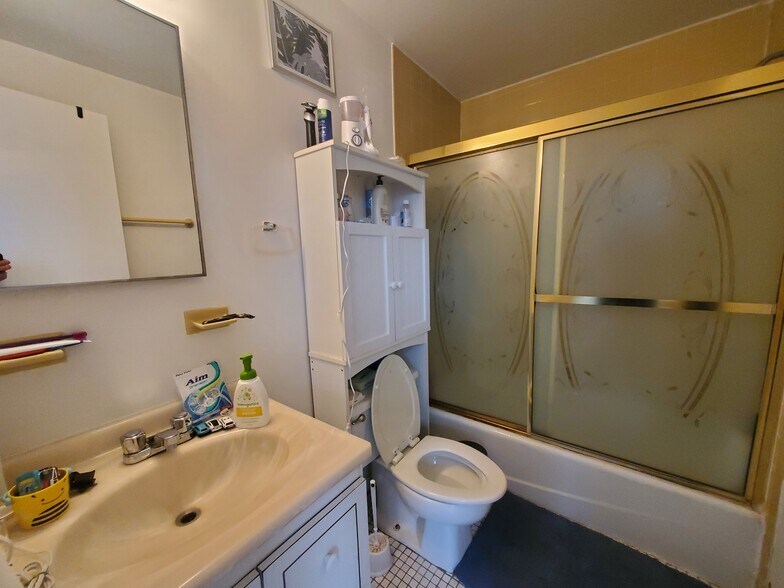 Building Photo - 22 Glenbrook Rd