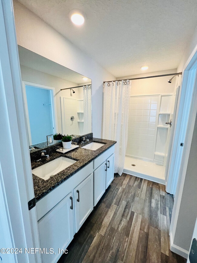 Building Photo - 575 S Woodlawn St