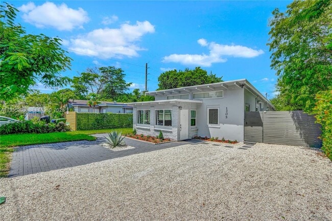 Building Photo - 1205 NW 3rd Ave