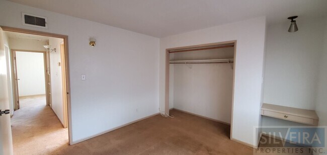Building Photo - A Comfortable Home awaits the right Tenant!