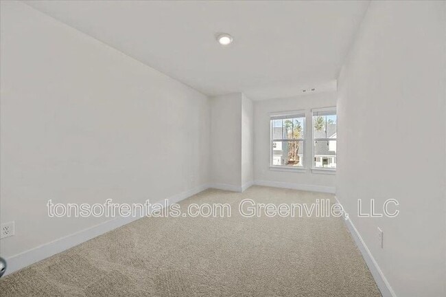 Building Photo - 448 Ml Pk Wy