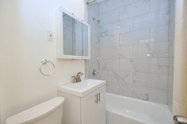 Building Photo - 120 Stonelea Pl