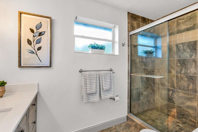 Building Photo - 2004 NE 17th Way