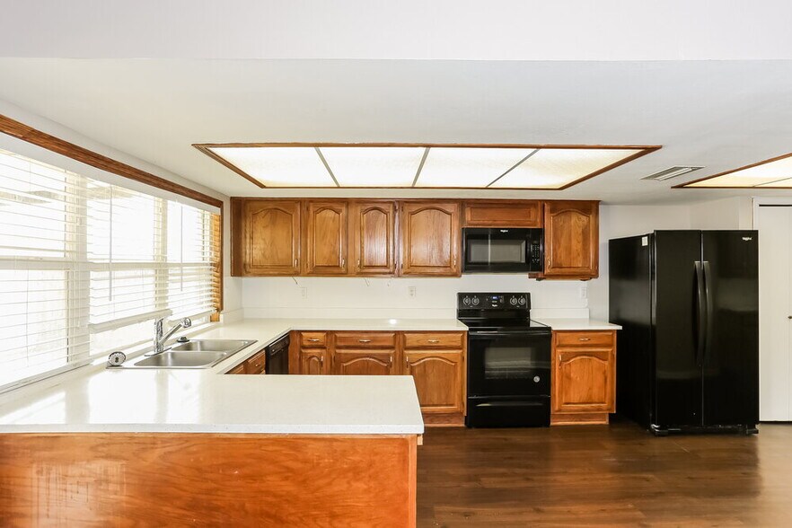 Building Photo - 1921 Wilderness Trail