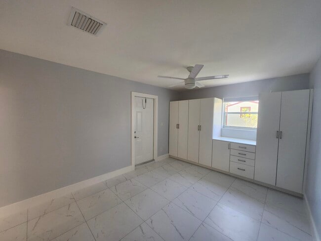 Building Photo - 511 NW 60th Way