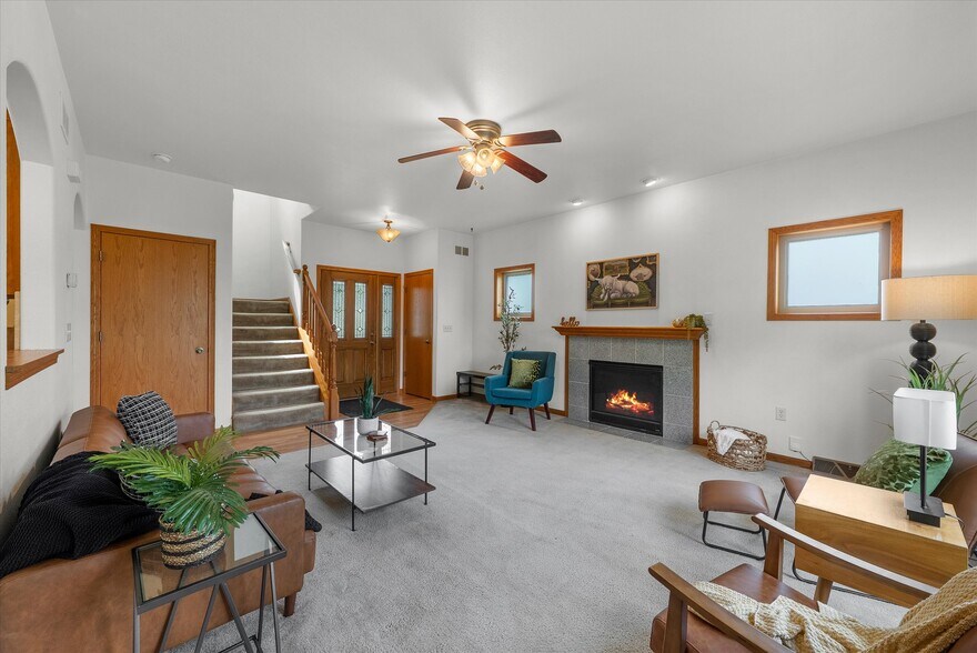 Front entry with coat closet - 407 Century Oak Dr