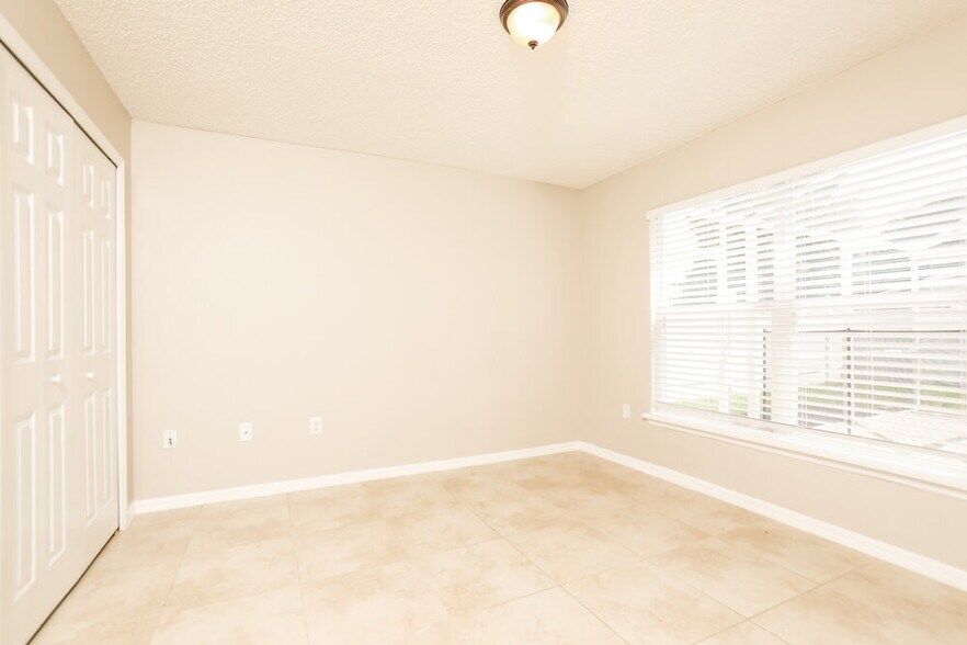 Building Photo - 17510 Silver Creek Ct